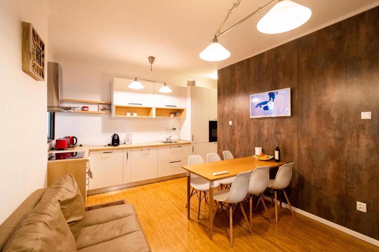 Ardor Apt - Bright And Secluded Apartment In The Heart Of Old Town Brasov Exterior photo